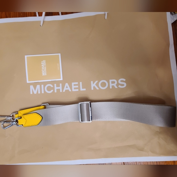 Michael Kors Kenly Purse - Picture 7 of 7